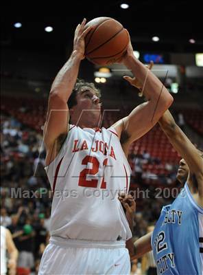 Thumbnail 1 in University City vs. La Jolla (CIF SDS D3 Final) photogallery.