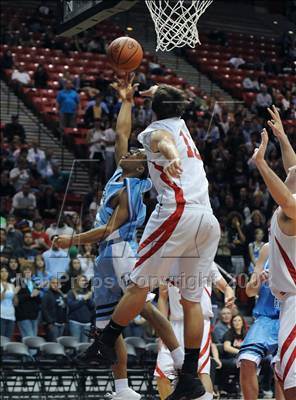 Thumbnail 2 in University City vs. La Jolla (CIF SDS D3 Final) photogallery.
