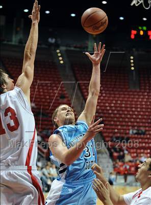 Thumbnail 2 in University City vs. La Jolla (CIF SDS D3 Final) photogallery.