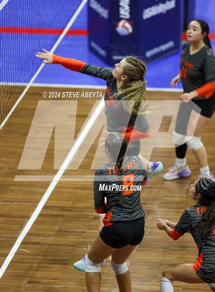 Thumbnail 2 in Rye vs. Del Norte (CHSAA 2A First Round Elimination Bracket) photogallery.