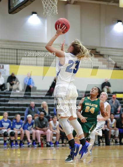 Thumbnail 2 in Lebanon vs. Gallatin (TSSAA District 9-AAA Quarterfinal) photogallery.