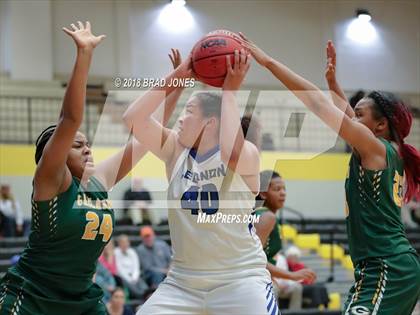 Thumbnail 2 in Lebanon vs. Gallatin (TSSAA District 9-AAA Quarterfinal) photogallery.