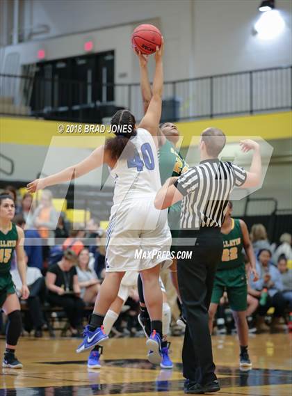Thumbnail 1 in Lebanon vs. Gallatin (TSSAA District 9-AAA Quarterfinal) photogallery.