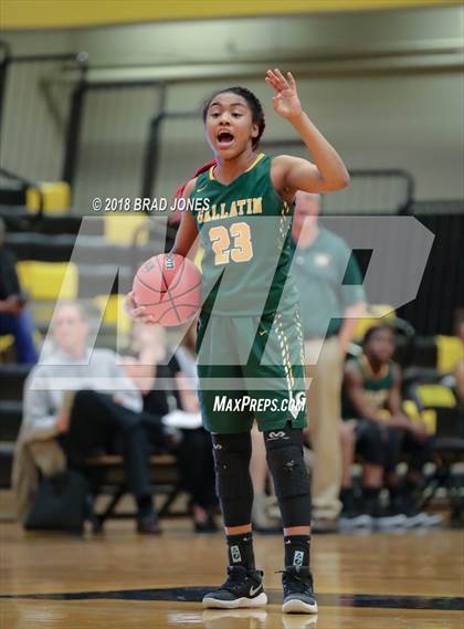 Thumbnail 2 in Lebanon vs. Gallatin (TSSAA District 9-AAA Quarterfinal) photogallery.