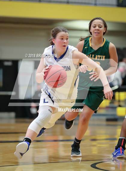 Thumbnail 1 in Lebanon vs. Gallatin (TSSAA District 9-AAA Quarterfinal) photogallery.