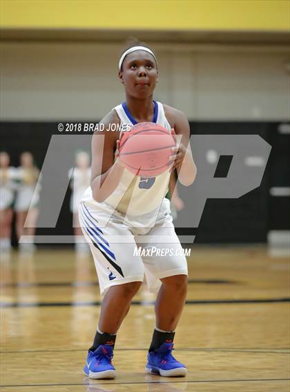 Thumbnail 2 in Lebanon vs. Gallatin (TSSAA District 9-AAA Quarterfinal) photogallery.