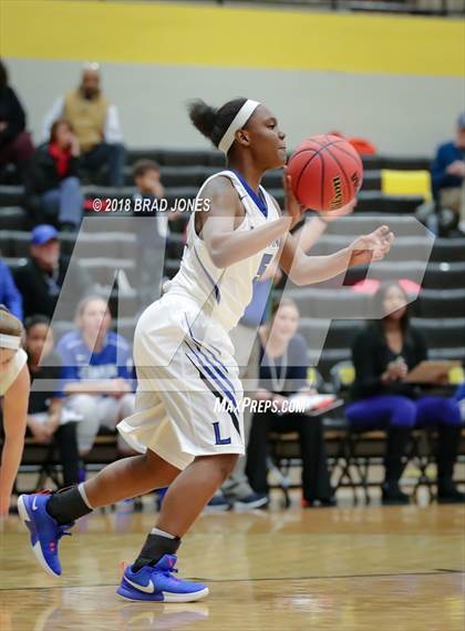Thumbnail 1 in Lebanon vs. Gallatin (TSSAA District 9-AAA Quarterfinal) photogallery.