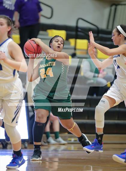 Thumbnail 1 in Lebanon vs. Gallatin (TSSAA District 9-AAA Quarterfinal) photogallery.