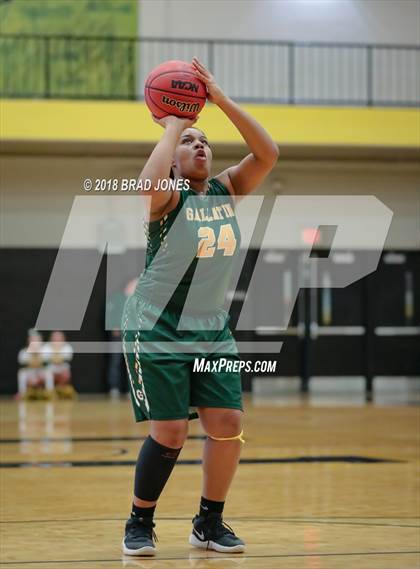 Thumbnail 1 in Lebanon vs. Gallatin (TSSAA District 9-AAA Quarterfinal) photogallery.