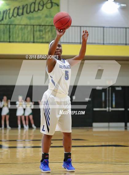 Thumbnail 1 in Lebanon vs. Gallatin (TSSAA District 9-AAA Quarterfinal) photogallery.