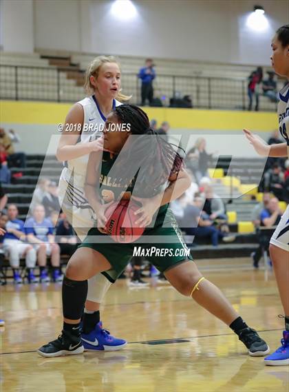Thumbnail 2 in Lebanon vs. Gallatin (TSSAA District 9-AAA Quarterfinal) photogallery.