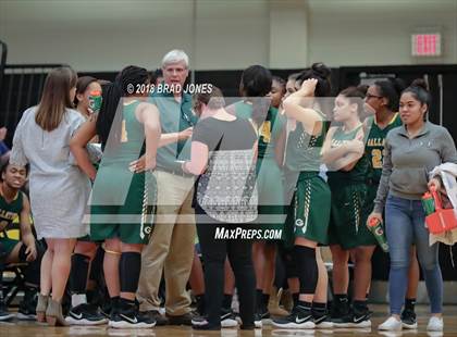 Thumbnail 1 in Lebanon vs. Gallatin (TSSAA District 9-AAA Quarterfinal) photogallery.