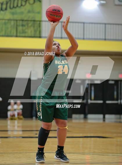 Thumbnail 2 in Lebanon vs. Gallatin (TSSAA District 9-AAA Quarterfinal) photogallery.