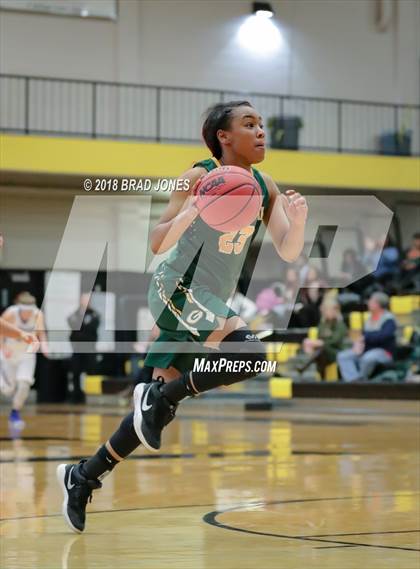 Thumbnail 1 in Lebanon vs. Gallatin (TSSAA District 9-AAA Quarterfinal) photogallery.