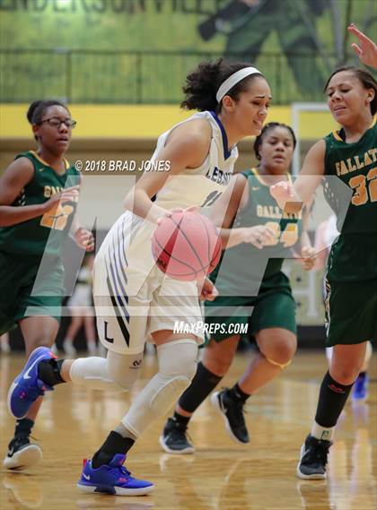 Thumbnail 2 in Lebanon vs. Gallatin (TSSAA District 9-AAA Quarterfinal) photogallery.