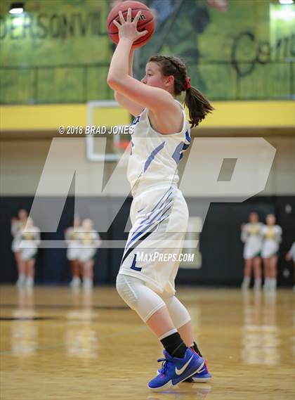 Thumbnail 1 in Lebanon vs. Gallatin (TSSAA District 9-AAA Quarterfinal) photogallery.