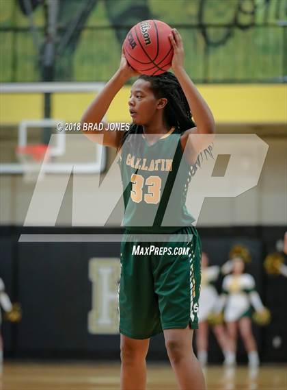Thumbnail 2 in Lebanon vs. Gallatin (TSSAA District 9-AAA Quarterfinal) photogallery.