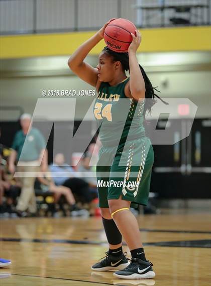 Thumbnail 1 in Lebanon vs. Gallatin (TSSAA District 9-AAA Quarterfinal) photogallery.