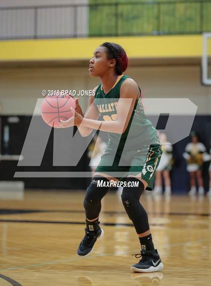 Thumbnail 3 in Lebanon vs. Gallatin (TSSAA District 9-AAA Quarterfinal) photogallery.