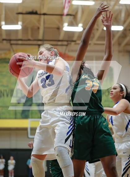 Thumbnail 3 in Lebanon vs. Gallatin (TSSAA District 9-AAA Quarterfinal) photogallery.