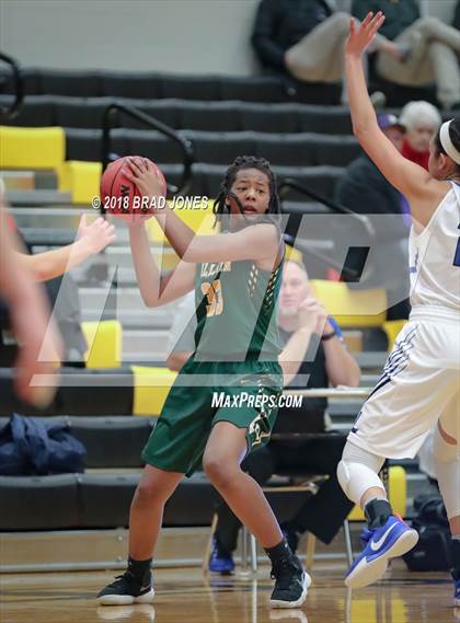 Thumbnail 1 in Lebanon vs. Gallatin (TSSAA District 9-AAA Quarterfinal) photogallery.