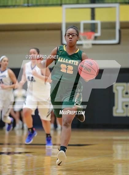 Thumbnail 3 in Lebanon vs. Gallatin (TSSAA District 9-AAA Quarterfinal) photogallery.