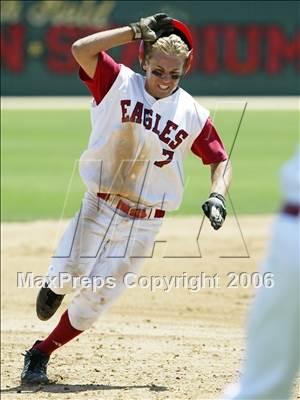 Thumbnail 1 in Coronado vs. Santa Fe Christian (D4 Section Final) photogallery.