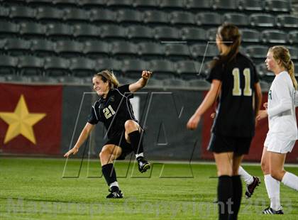 Thumbnail 2 in Mountain Vista vs. Rock Canyon (CHSAA 5A Final) photogallery.