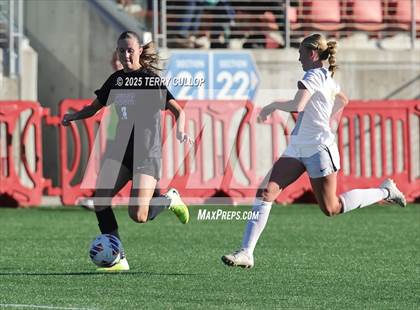 Thumbnail 2 in Syracuse vs. Davis (UHSAA 6A Semi Final) photogallery.