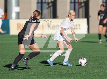 Thumbnail 3 in Syracuse vs. Davis (UHSAA 6A Semi Final) photogallery.