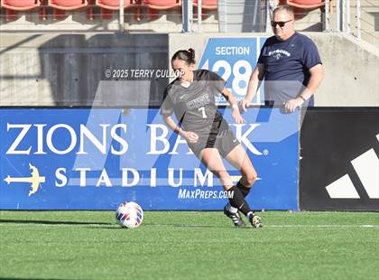 Thumbnail 2 in Syracuse vs. Davis (UHSAA 6A Semi Final) photogallery.