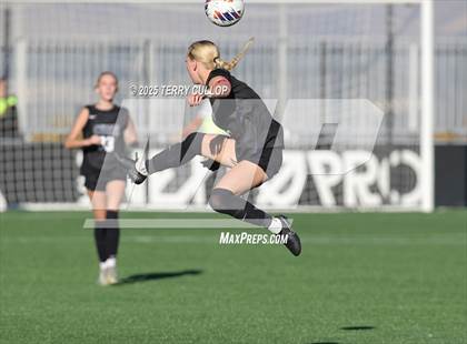 Thumbnail 2 in Syracuse vs. Davis (UHSAA 6A Semi Final) photogallery.