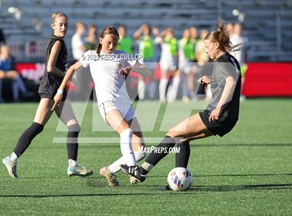 Thumbnail 2 in Syracuse vs. Davis (UHSAA 6A Semi Final) photogallery.