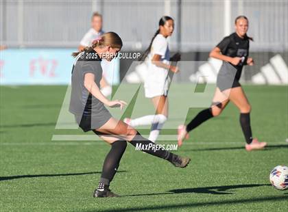Thumbnail 1 in Syracuse vs. Davis (UHSAA 6A Semi Final) photogallery.