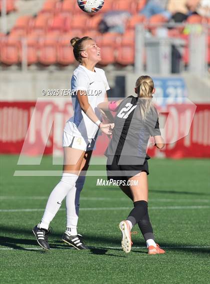 Thumbnail 1 in Syracuse vs. Davis (UHSAA 6A Semi Final) photogallery.