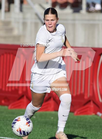 Thumbnail 2 in Syracuse vs. Davis (UHSAA 6A Semi Final) photogallery.