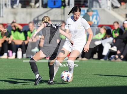 Thumbnail 3 in Syracuse vs. Davis (UHSAA 6A Semi Final) photogallery.