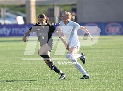 Thumbnail 2 in Syracuse vs. Davis (UHSAA 6A Semi Final) photogallery.