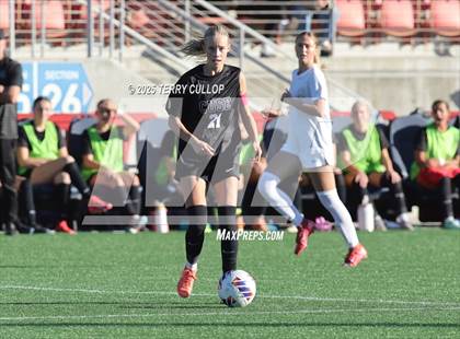 Thumbnail 1 in Syracuse vs. Davis (UHSAA 6A Semi Final) photogallery.