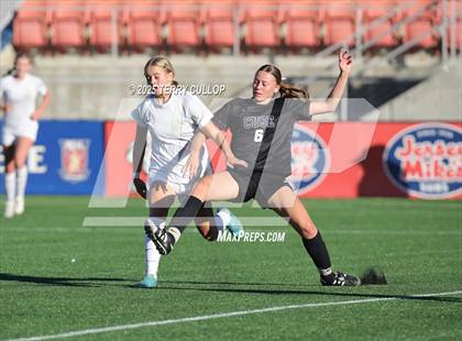 Thumbnail 2 in Syracuse vs. Davis (UHSAA 6A Semi Final) photogallery.