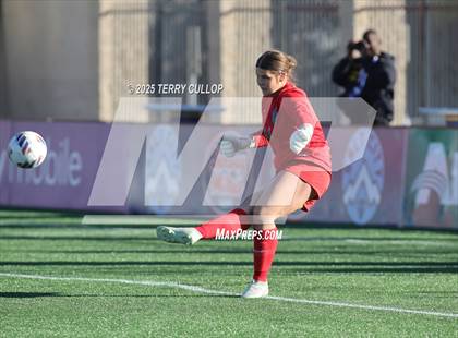 Thumbnail 3 in Syracuse vs. Davis (UHSAA 6A Semi Final) photogallery.