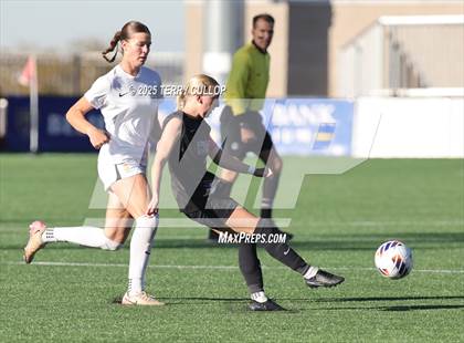 Thumbnail 3 in Syracuse vs. Davis (UHSAA 6A Semi Final) photogallery.