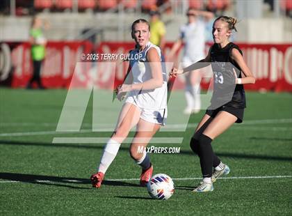 Thumbnail 2 in Syracuse vs. Davis (UHSAA 6A Semi Final) photogallery.