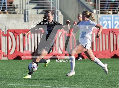 Thumbnail 2 in Syracuse vs. Davis (UHSAA 6A Semi Final) photogallery.