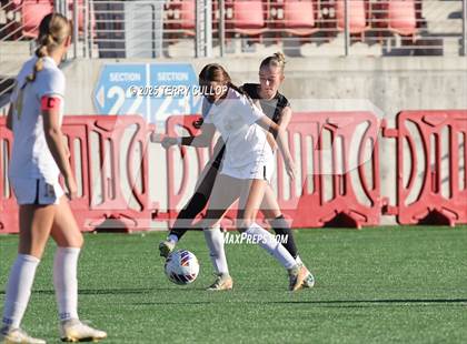 Thumbnail 1 in Syracuse vs. Davis (UHSAA 6A Semi Final) photogallery.