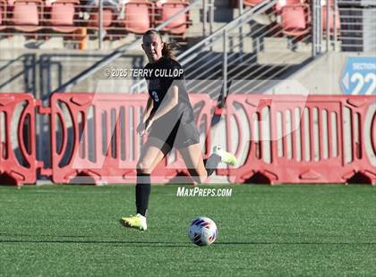 Thumbnail 1 in Syracuse vs. Davis (UHSAA 6A Semi Final) photogallery.