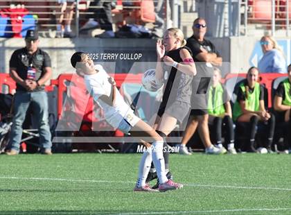 Thumbnail 3 in Syracuse vs. Davis (UHSAA 6A Semi Final) photogallery.