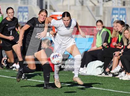 Thumbnail 3 in Syracuse vs. Davis (UHSAA 6A Semi Final) photogallery.