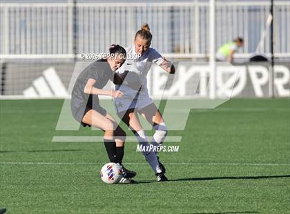 Thumbnail 2 in Syracuse vs. Davis (UHSAA 6A Semi Final) photogallery.