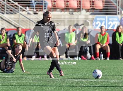 Thumbnail 1 in Syracuse vs. Davis (UHSAA 6A Semi Final) photogallery.